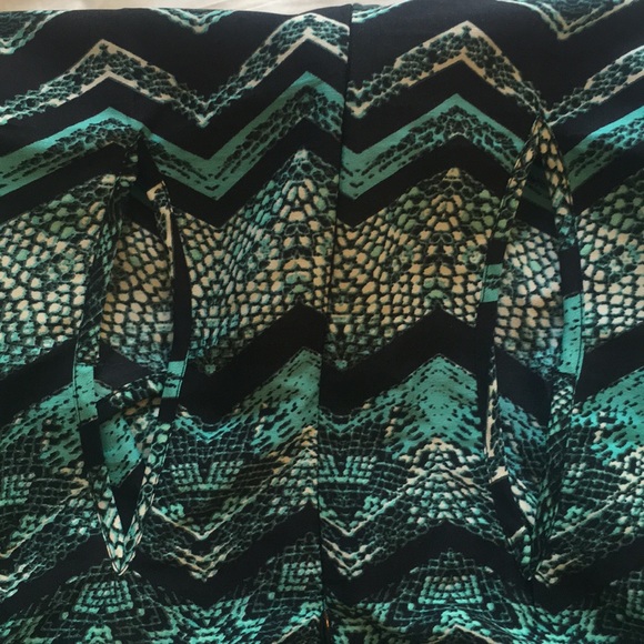 Patterned Dress - Picture 3 of 3